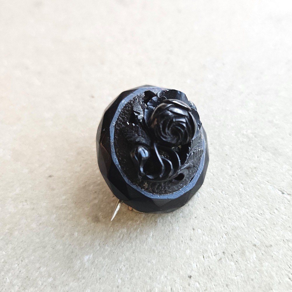 Antique Black Carved Rose Mourning Brooch‎ Victorian Faceted Jet Oval Pin
